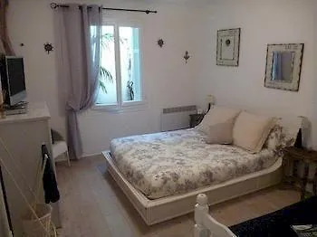 Апартаменты 6 Bedrooms Seaview House, Old Town Ницца