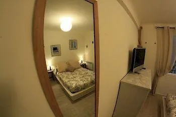 Апартаменты 6 Bedrooms Seaview House, Old Town Ницца