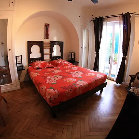 Апартаменты 6 Bedrooms Seaview House, Old Town