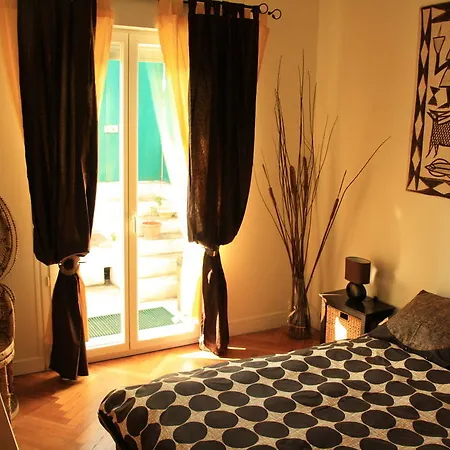 Апартаменты 6 Bedrooms Seaview House, Old Town *
