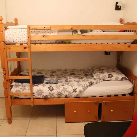 Апартаменты 6 Bedrooms Seaview House, Old Town