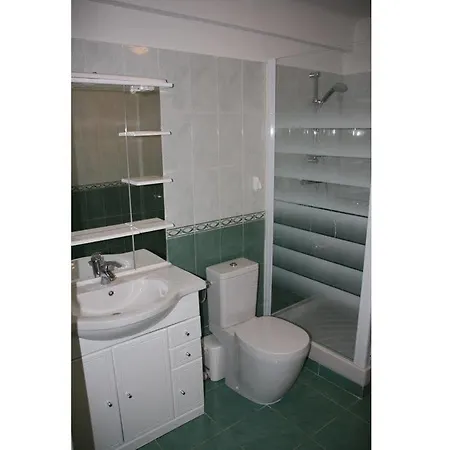 Апартаменты 6 Bedrooms Seaview House, Old Town *