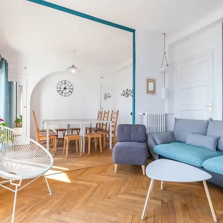 Апартаменты 6 Bedrooms Seaview House, Old Town