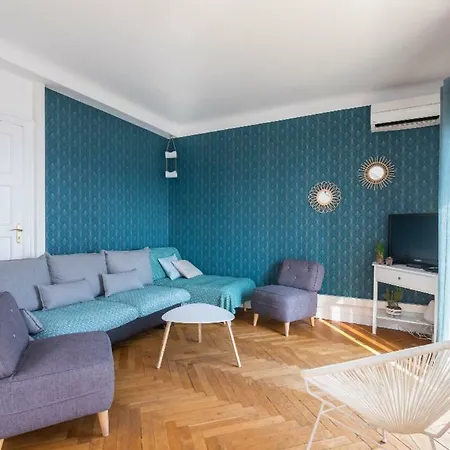 6 Bedrooms Seaview House, Old Town Апартаменты