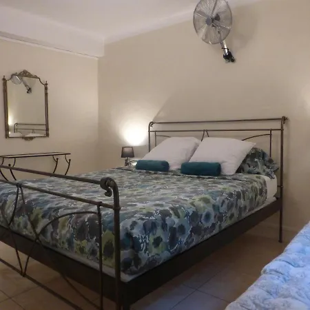 6 Bedrooms Seaview House, Old Town Апартаменты *
